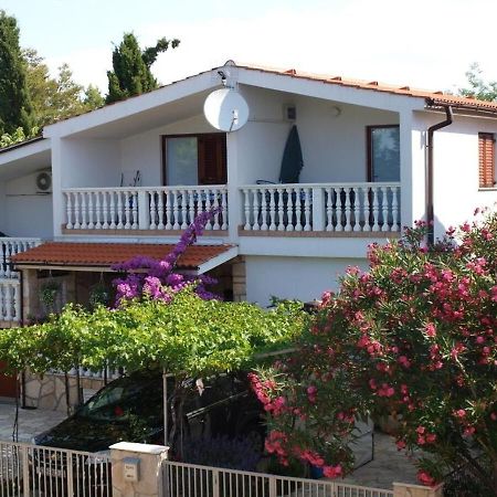 Apartments Dobri - 500M From Beach Нін Екстер'єр фото