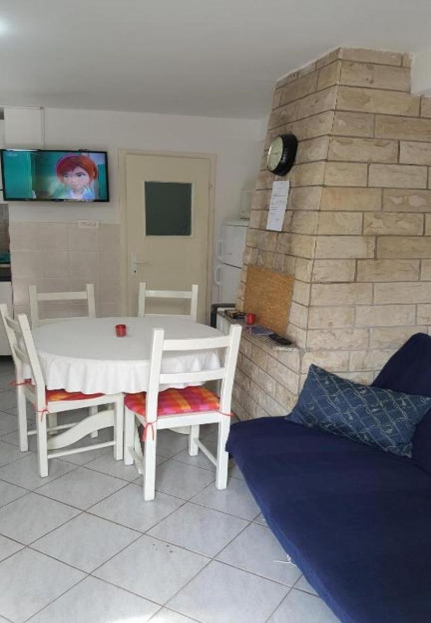 Apartments Dobri - 500M From Beach Нін Екстер'єр фото