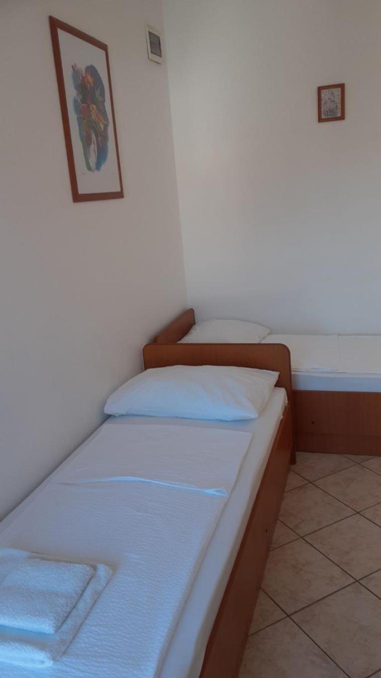 Apartments Dobri - 500M From Beach Нін Екстер'єр фото