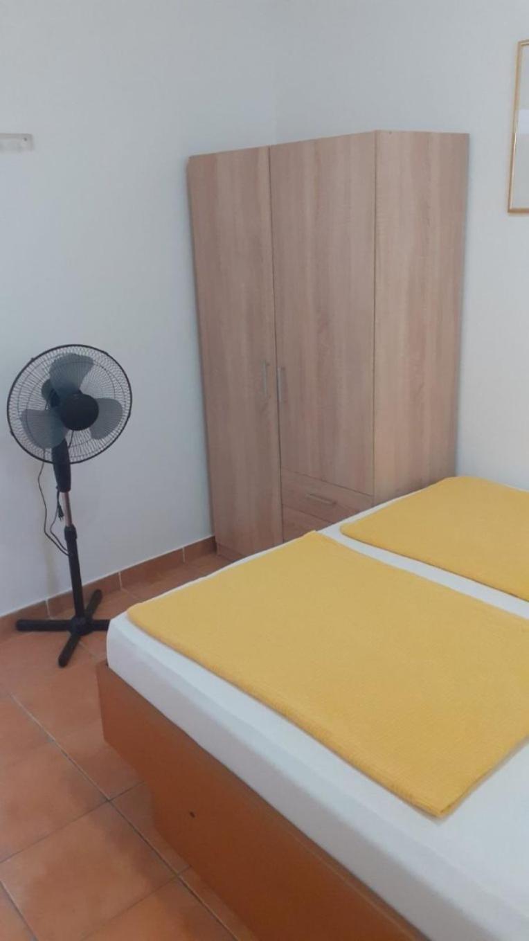 Apartments Dobri - 500M From Beach Нін Екстер'єр фото