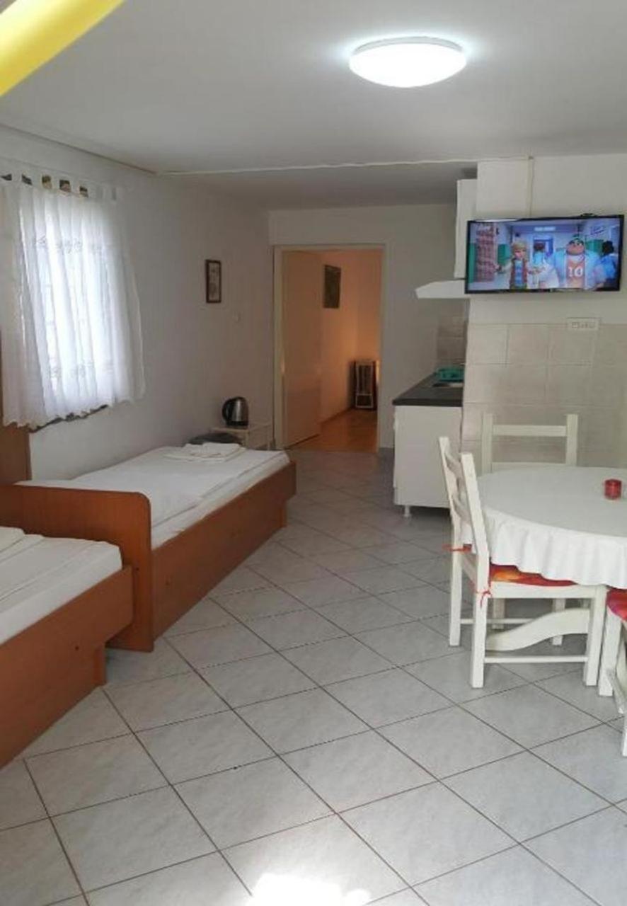Apartments Dobri - 500M From Beach Нін Екстер'єр фото