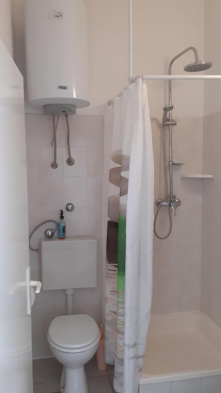 Apartments Dobri - 500M From Beach Нін Екстер'єр фото