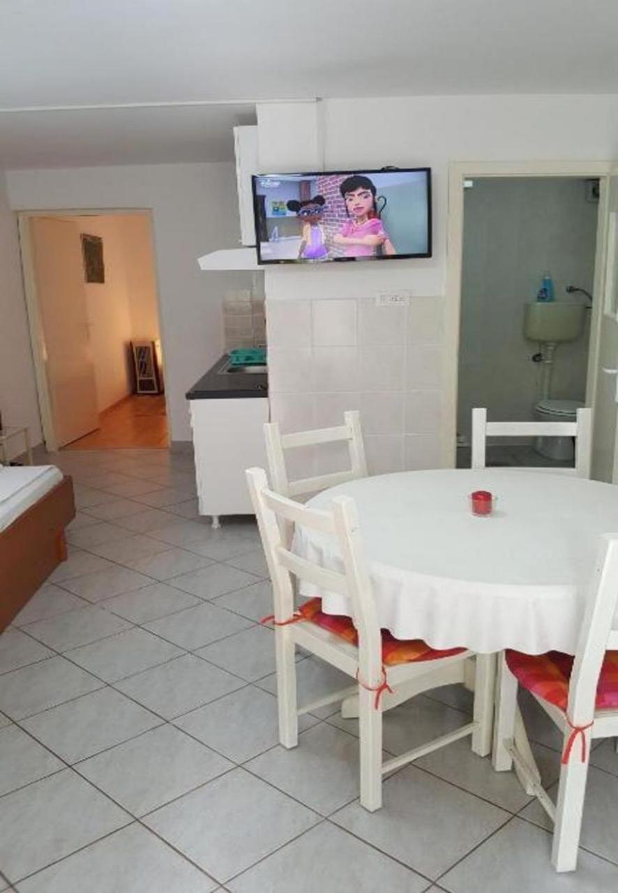 Apartments Dobri - 500M From Beach Нін Екстер'єр фото