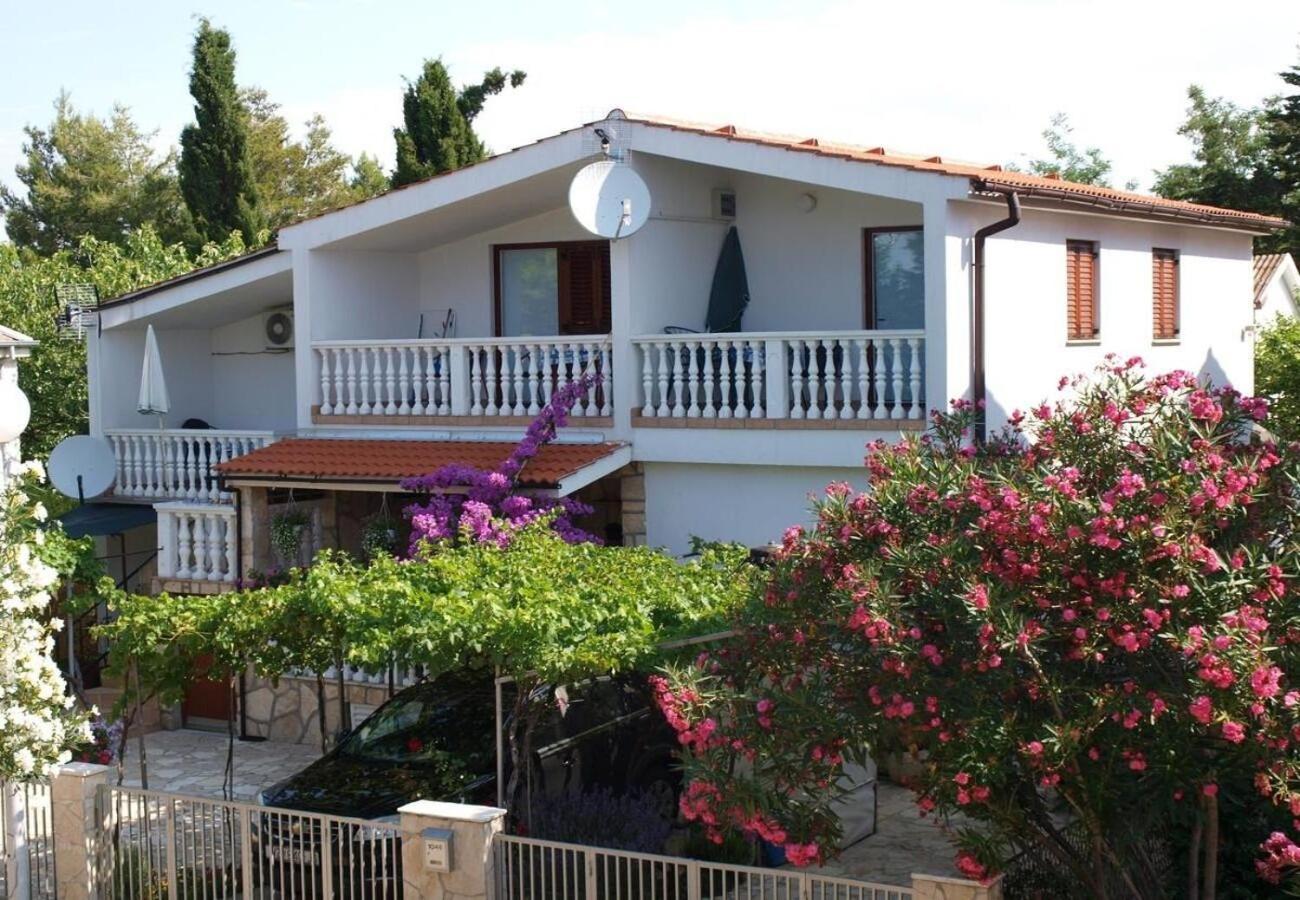 Apartments Dobri - 500M From Beach Нін Екстер'єр фото